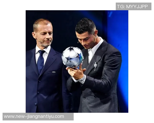 切费林盛赞C罗称其为历史最佳球员之一绝对名列前三位 切费林盛赞C罗称其为历史最佳球员之一绝对名列前三位