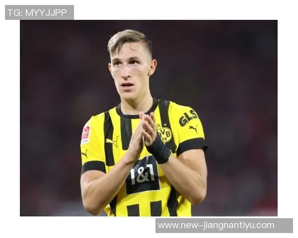 施洛特贝克全场触球与传球双双领先展现稳健表现助力球队胜利 施洛特贝克全场触球与传球双双领先展现稳健表现助力球队胜利