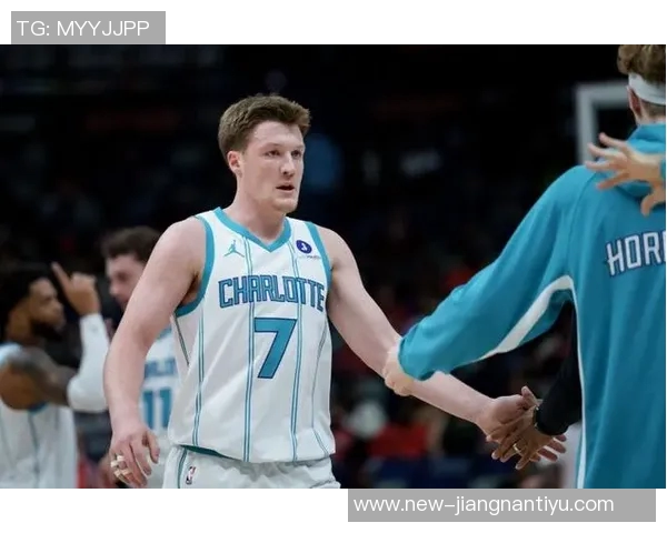 黄蜂主帅透露三球逐渐恢复训练状态期待尽快回归赛场 黄蜂主帅透露三球逐渐恢复训练状态期待尽快回归赛场