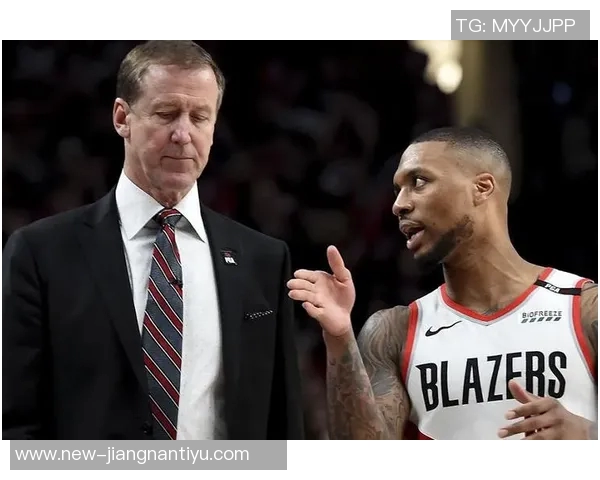 勇士助教斯托茨与昔日爱徒利拉德赛前亲切交流回忆共事岁月 勇士助教斯托茨与昔日爱徒利拉德赛前亲切交流回忆共事岁月