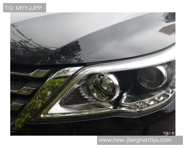 英国业余队前锋比赛中尝试修大灯却因缺工具未能成功