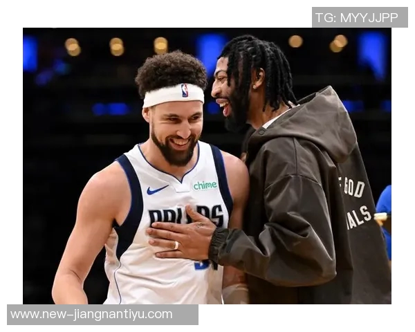 独行侠训练照曝光浓眉佩戴护目镜克莱弗与拉格齐齐亮相展现状态