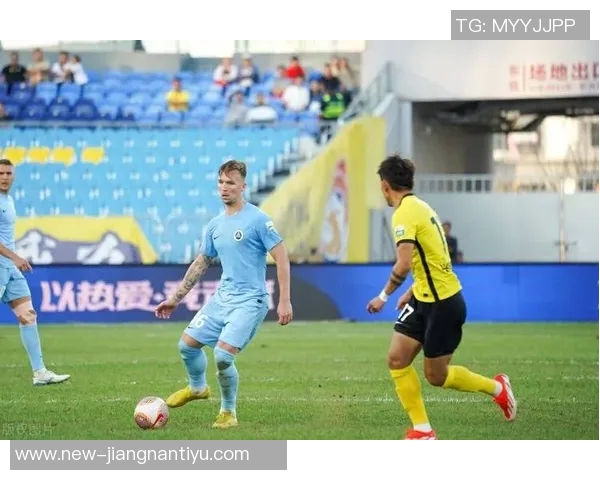 客胜三镇成功保级球迷热情迎接深圳新鹏城全队归来