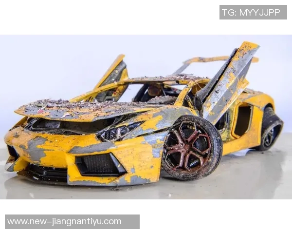 荷兰前国脚经历惊险四车连环撞击兰博基尼惨遭报废